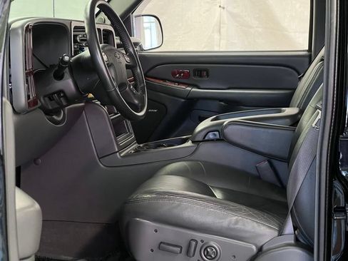Used 2004 Chevrolet Avalanche Z71 w/ Sun And Sound Package AWD/4WD image 38