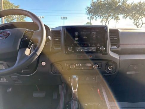 Used 2022 Nissan Frontier Pro-X image 9
