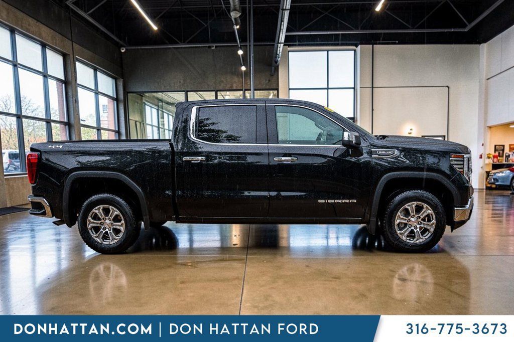 Used 2025 GMC Sierra 1500 SLT AWD/4WD image 29