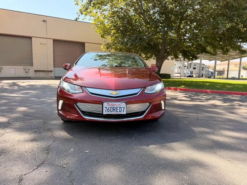 Used 2017 Chevrolet Volt LT w/ Comfort Package FWD image 2