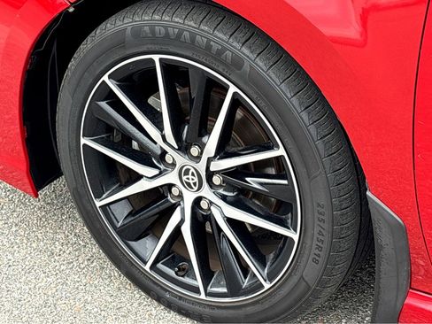 Used 2022 Toyota Camry SE image 19