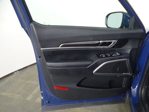 Used 2024 Kia Telluride S image 17