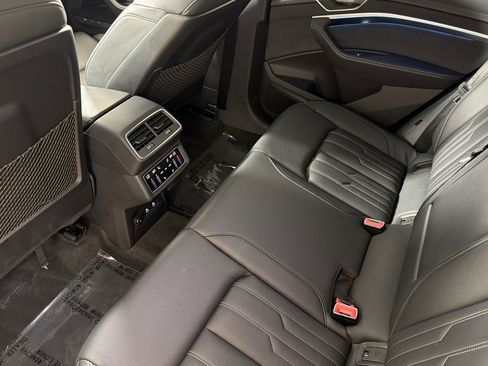 Used 2023 Audi e-tron Prestige w/ Prestige Package AWD/4WD image 11