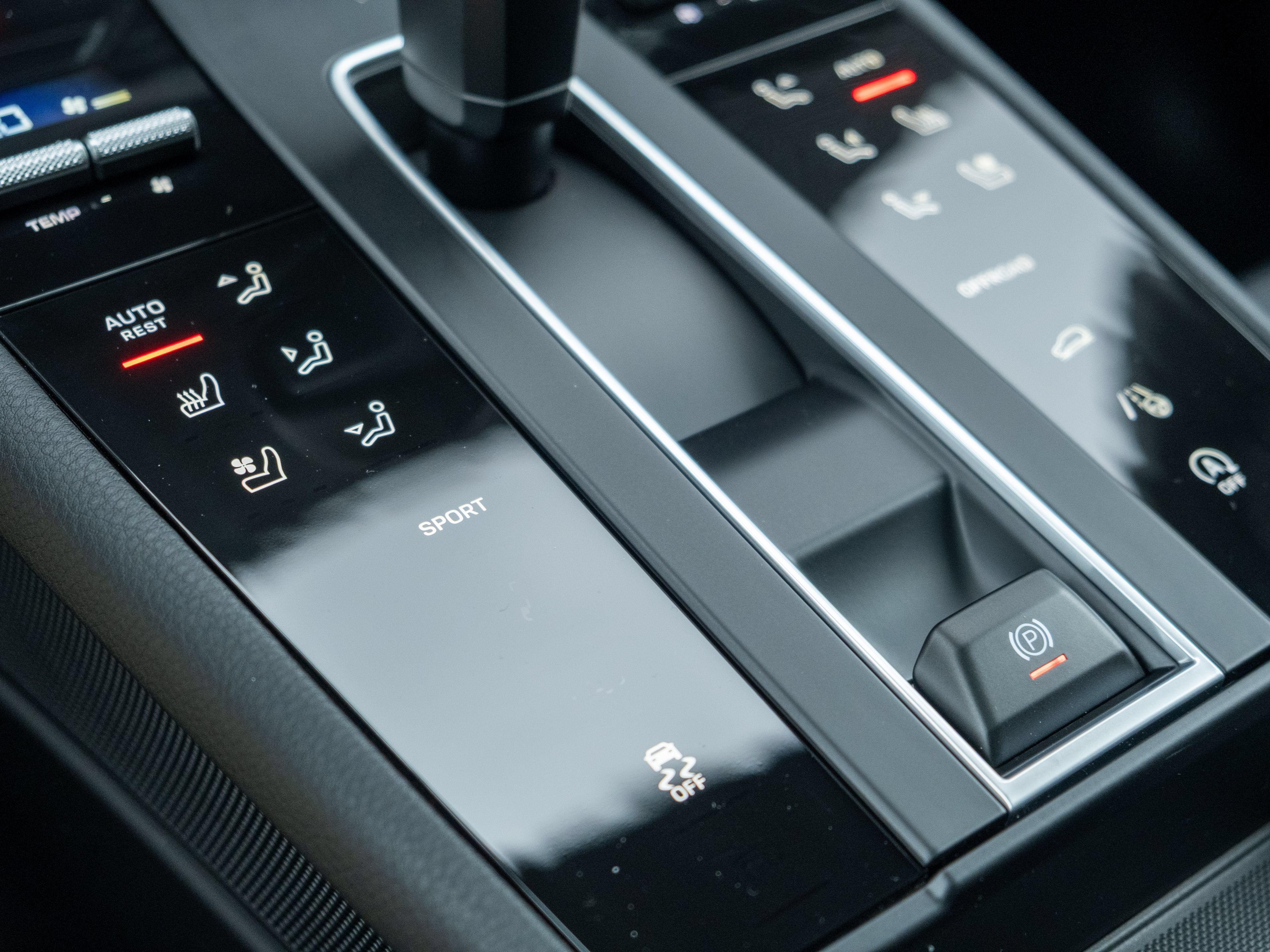 Certified 2026 Porsche Macan AWD/4WD image 33