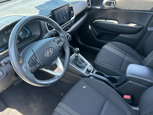 Used 2025 Hyundai Venue SEL FWD image 11
