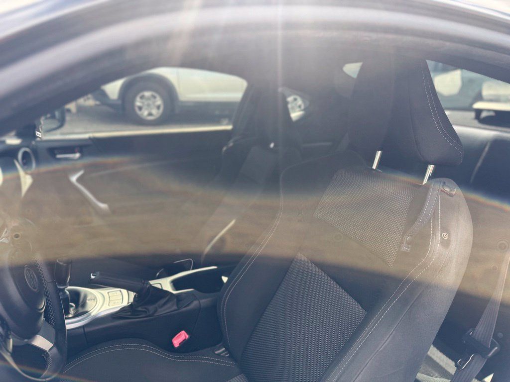 Used 2017 Toyota 86 RWD image 8