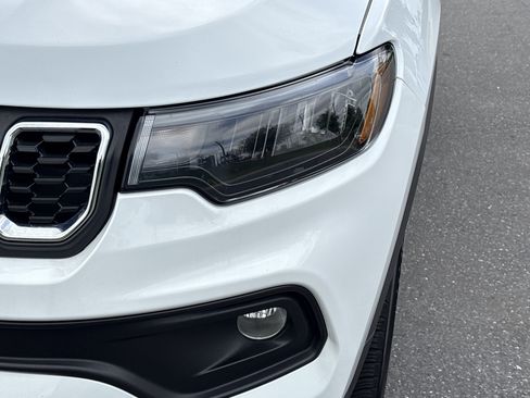 Used 2024 Jeep Compass Latitude AWD/4WD image 11