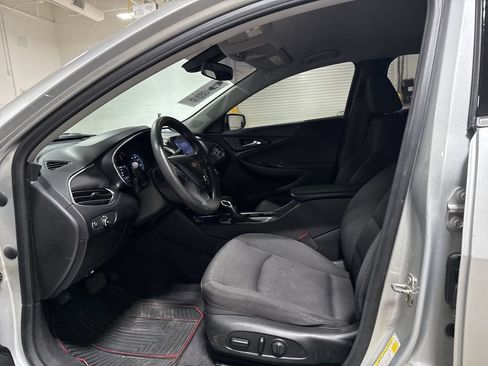 Used 2021 Chevrolet Malibu LT FWD image 19