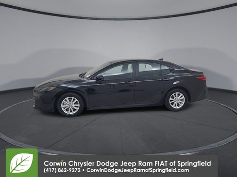 Used 2025 Toyota Camry LE FWD image 8