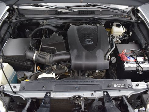 Used 2017 Toyota Tacoma TRD Pro AWD/4WD image 9