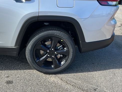 New 2025 Jeep Grand Cherokee L Altitude image 12
