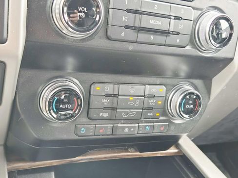 Used 2020 Ford F150 Lariat w/ Equipment Group 502A Luxury AWD/4WD image 32