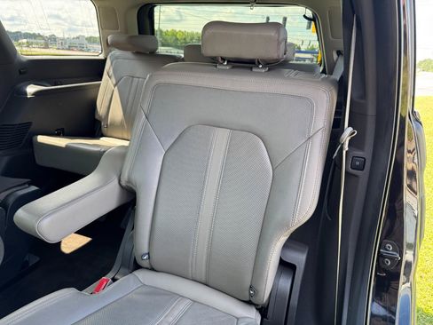 Used 2019 Ford Expedition Limited w/ Equipment Group 301A RWD image 26