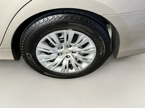 Used 2013 Toyota Camry LE image 11