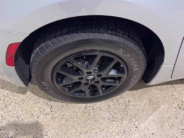 Used 2024 Chrysler Pacifica Touring-L FWD image 28