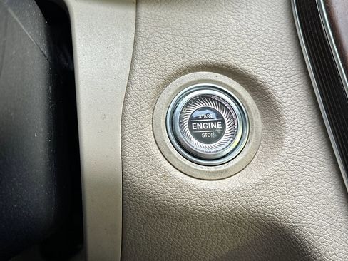 Used 2019 Mercedes-Benz C 300 Sedan image 32