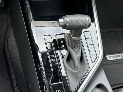 Used 2024 Kia Niro LX image 20