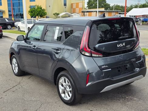 Certified 2025 Kia Soul LX w/ LX Technology Package FWD image 9