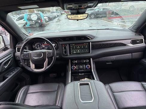 Used 2024 GMC Yukon Denali w/ Advanced Technology Package image 9