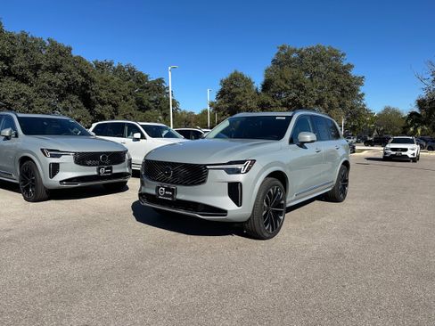 New 2026 Volvo XC90 B5 Core image 2