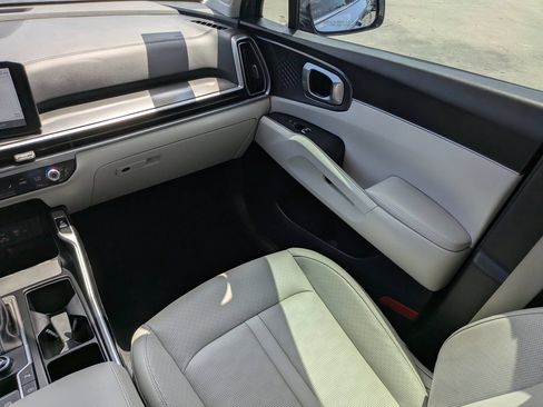 Certified 2025 Kia Sorento S FWD image 17