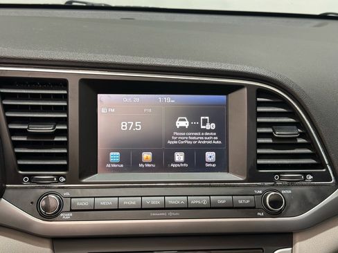 Used 2017 Hyundai Elantra SE image 17