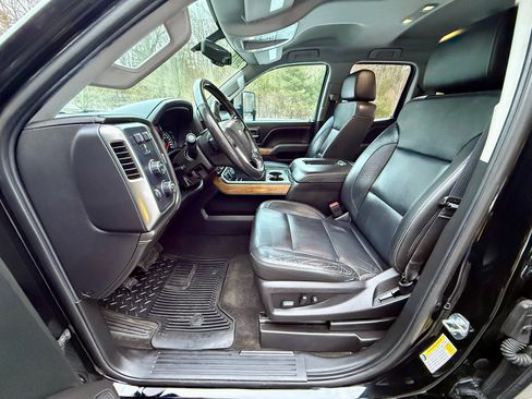 Used 2018 Chevrolet Silverado 2500 LTZ w/ LTZ Plus Package image 16