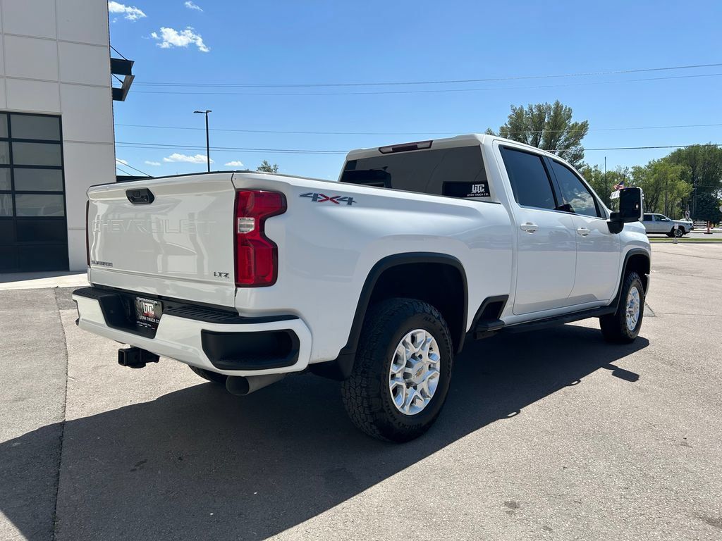 Used 2021 Chevrolet Silverado 2500 LTZ AWD/4WD image 3