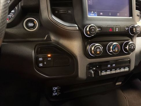Used 2024 RAM 3500 Tradesman w/ Chrome Appearance Group AWD/4WD image 21