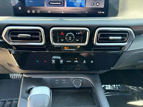 New 2026 Nissan Sentra SR w/ Floor Mat Package FWD image 13