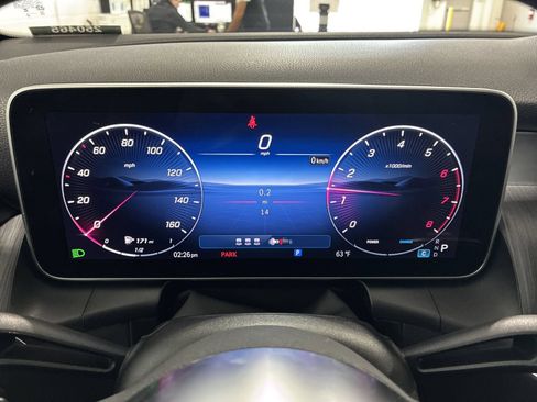 Used 2025 Mercedes-Benz GLC 300 4MATIC image 13