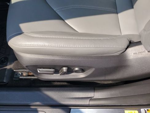 Used 2021 Toyota Avalon XLE w/ Moonroof Package FWD image 18
