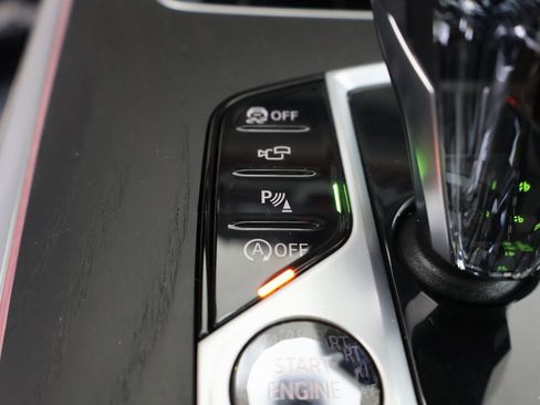 Used 2022 BMW X7 M50i image 6