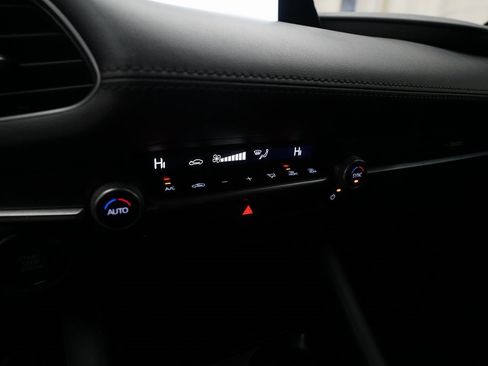 Used 2024 MAZDA MAZDA3 s image 21