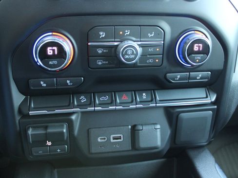 Used 2021 Chevrolet Silverado 1500 LT Trail Boss w/ Bed Protection Package AWD/4WD image 21