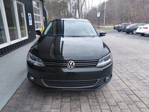Used 2011 Volkswagen Jetta SEL image 2