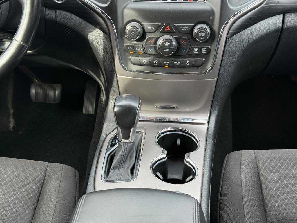 Used 2021 Jeep Grand Cherokee Laredo w/ Security & Convenience Group AWD/4WD image 10