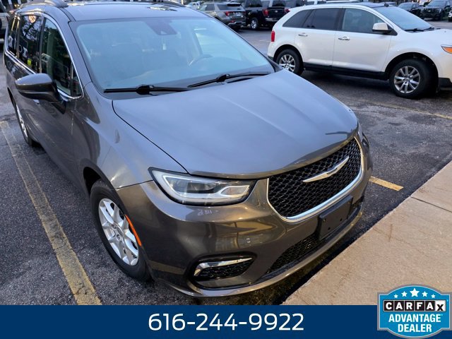 Used 2022 Chrysler Pacifica Touring-L FWD image 12