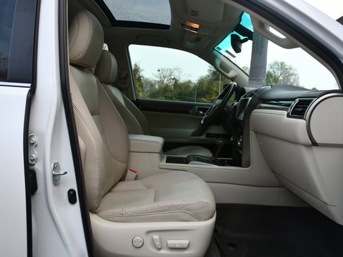 Used 2019 Lexus GX 460 image 23