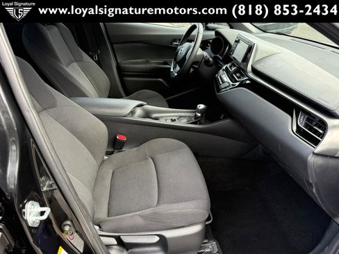 Used 2018 Toyota C-HR XLE FWD image 28