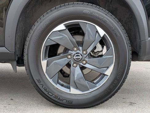 Used 2025 Nissan Rogue SV image 14