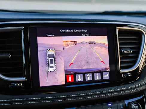 New 2026 Chrysler Pacifica Select w/ S Appearance Package image 25