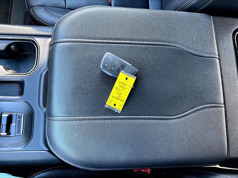 Used 2023 GMC Sierra 1500 AT4 w/ AT4 Preferred Package image 30