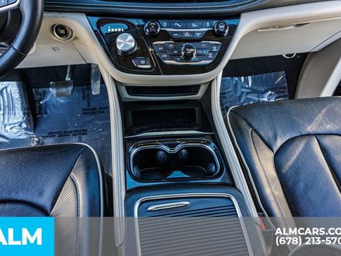 Used 2023 Chrysler Pacifica Limited FWD image 46