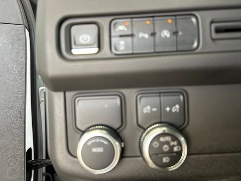 Used 2023 GMC Yukon SLE RWD image 25