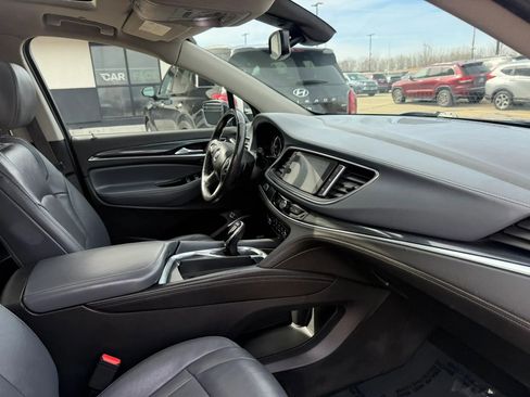 Used 2020 Buick Enclave Premium w/ Sun and Sites Package image 29