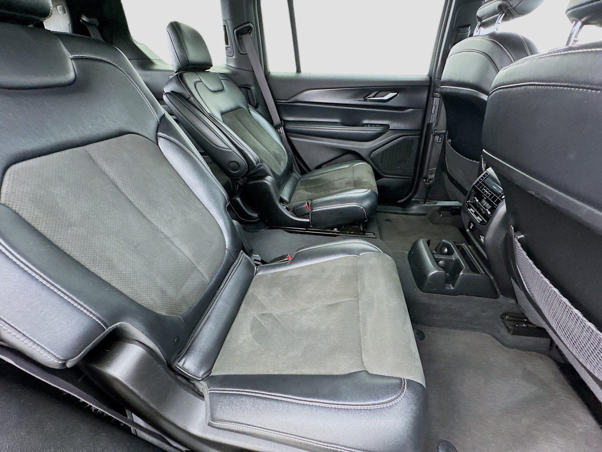 Used 2023 Jeep Grand Cherokee L Laredo AWD/4WD image 20