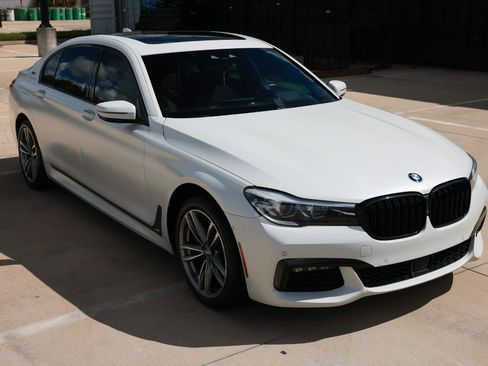 Used 2018 BMW 740e xDrive AWD/4WD image 15