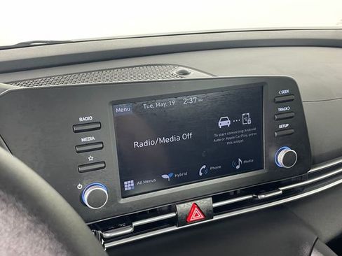Used 2025 Hyundai Elantra Hybrid FWD image 7