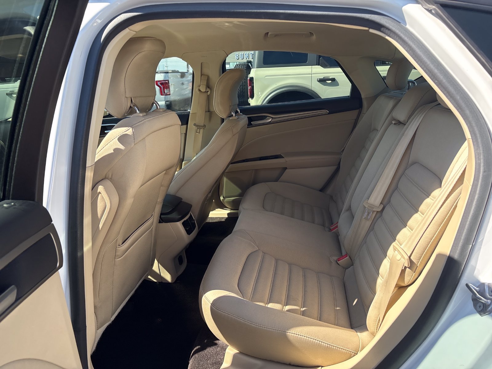 Used 2015 Ford Fusion SE FWD image 19